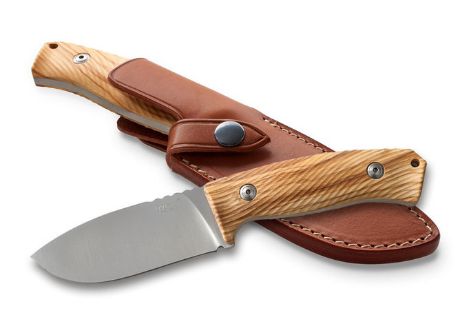Нож LionSteel серии M3 лезвие 105 мм, рукоять - оливковое дерево, кожаный чехол